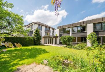 AIGNER - Zeitlose Architektur trifft großzügiges Wohnen mit Blick ins Grüne