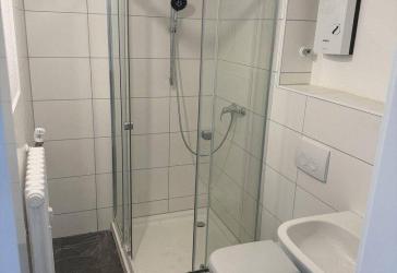 2-Zimmer EG-Wohnung mit Balkon kernsaniert 63qm