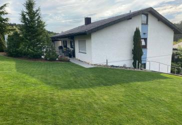 Teilsaniertes Einfamilienhaus mit Garten und neuer Heizung