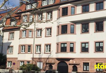 ***HELL - ZENTRAL - EINZIGARTIG*** GERÄUMIGE ALTBAU-STADTWOHNUNG!