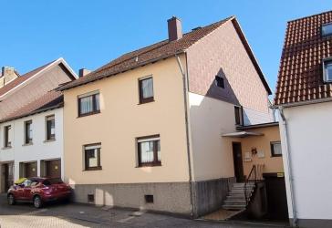 Gepflegtes Zweifamilienhaus in ruhiger Nebenstraße von Püttlingen