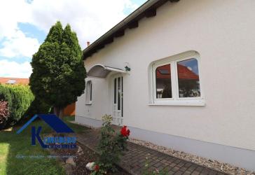 3-Raum-Wohnung im Erdgeschoß - Gartenmitbenutzung und PKW-Stellplätzen zu vermieten - 360° Tour!