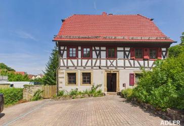 Charmantes Fachwerkhaus mit Geschichte, 216 m² Wohnfläche und großem Garten