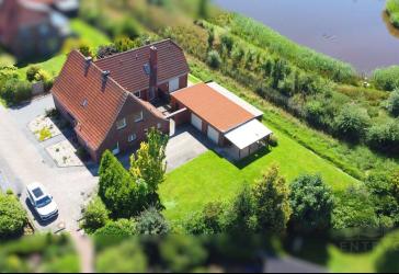 Zweifamilienhaus in ruhiger, zentraler Sackgassenlage der Blumenstadt Wiesmoor