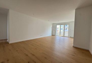 Frisch renoviert: Geräumige 4-Zimmer-Wohnung in Aschaffenburg im Grünen