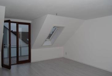 Sonnige 2,5 Zimmer Dachgeschoß Wohnung