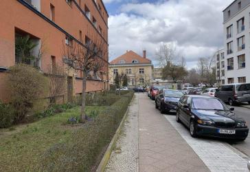 Bezugsfreie Wohnung in Baumschulenweg . Altbau . Provisionsfrei