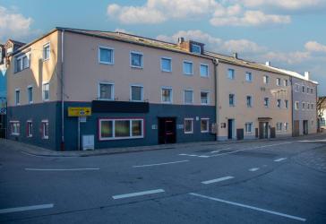 Wohn- und Geschäftshaus mit ca. 7,13 % Rendite - hohes Steigerungspotenzial vorhanden