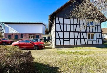 Charmantes Fachwerkhaus mit ca. 5.000 m² Grundstück & Stall