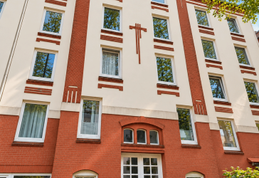 Altbaucharme trifft Moderne – stilvolle 2-Zimmer-Wohnung im 3. OG mit Aufzug frei und von privat