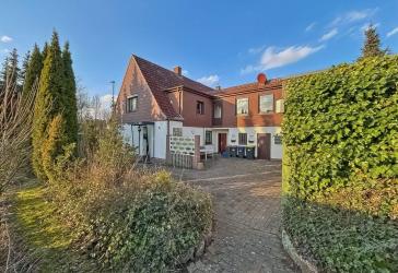Modernisierungsbedürftige Doppelhaushälfte in zentrumsnaher Lage von Eutin