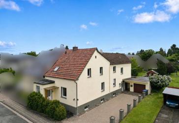 Zweifamilienhaus in Schlangen inkl. Garage