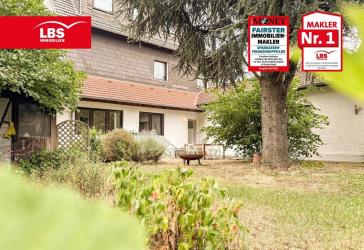 **Erdgeschosswohnung der Extraklasse mit Garten**