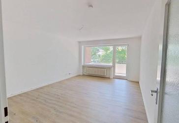 Großzügig geschnittene 3-Zimmer-Wohnung mit BALKON und EBK in Lübeck-Buntekuh