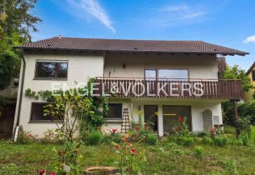 Solides Wohnhaus in bester Lage . 1 - 3 Wohneinheiten mit herrlicher Aussicht und Garten am Österberg