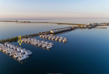 Exklusives schwimmendes Ferienhaus auf der Ostsee mit eigenem Steg