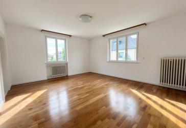 Großzügige 5-Zimmer-Wohnung mit Balkon und Garage in Neustadt!