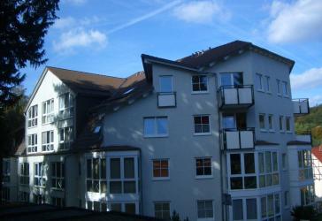 ...ab sofort 1-Zi-Wo.f.sol.berufs.,/Single/Stud/Azubi im 1.OG, Garage möglich.