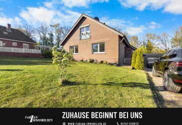 Großzügiges Einfamilienhaus mit Vollkeller auf großem Grundstück in Hemmoor