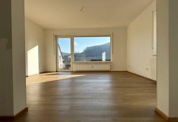 Sehr schöne und helle Wohnung mit Blick ins Grüne, 100 m² in Bad Kissingen, OT Arnshausen zu vermieten