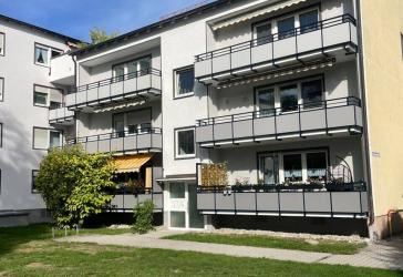Sonnige freie 3-Zimmer-Wohnung in ruhiger Lage zu verkaufen