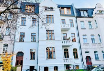 *Paulusviertel* Exklusive 4 Zi.-Whg. im Baudenkmal mit Stuck, hohen Decken und zwei Balkonen, bezugsfrei ab 01.09.2026