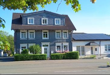 Helle, lichtdurchflutete Dachgeschosswohnung am Ortseingang von Wipperfürth