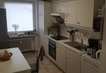 Schöne 3-Zi Wohnung mit Einbauküche, Balkon und Keller in einer zentralen und und ruhigen Lage