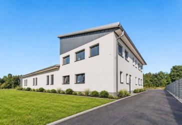 Provisionsfrei - Modernes, hochwertig ausgestattetes Bürogebäude mit großer Halle