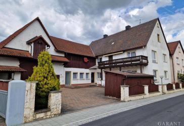 Charmantes Zweifamilienhaus mit Scheune und Gewölbekeller - Raum für Ideen, Generationen und Zukunft