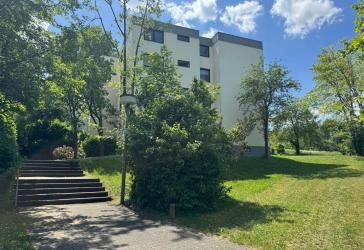 94m² - Großzügige 4-Zimmer-Wohnung mit Balkon, zwei Stellplätzen und attraktiver WG-Eignung