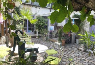 Exklusives Gartenhaus in kleiner Denkmaloase direkt am Hof