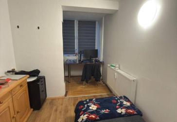 Möbliertes Zimmer in 5er WG am Bahnhof (Furnished room at the train station)