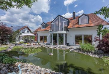 Großzügiges Familiendomizil mit unverbaubarem Blick – 299 m² Wohnfläche, Doppelgarage und viel Potenzial