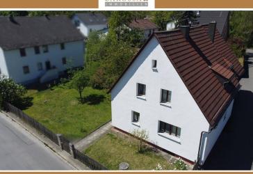 Anleger aufgepasst! Interessantes MFH mit 4 Einheiten in Landshut-Schönbrunn