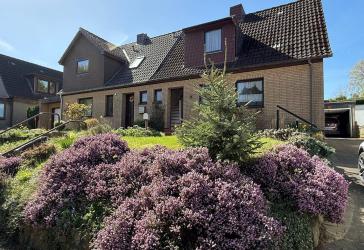 Charmante Doppelhaushälfte mit großem Garten - ideal für Handwerker mit Vision