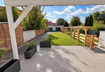 Einziehen & wohlfühlen: hochwertig modernisiertes Stadthaus mit Garten, Terrasse & 2 Garagen
