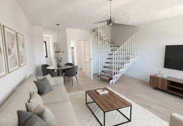 HELLE 3-ZIMMER-MAISONETTEWOHNUNG IM HERZEN VON KORSCHENBROICH-KLEINENBROICH, PROVISIONSFREI