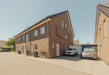 Einziehen und wohlfühlen - modernes Reihenendhaus in zentraler Lage von Langenfeld-Reusrath