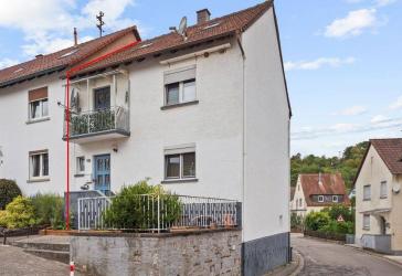 Vielseitiges Ein- bis Zweifamilienhaus: 8 Zimmer, 160 m², Traumgarten & Garage