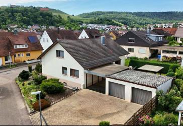 Attraktives Einfamilienhaus mit großem Grundstück und vielseitigem Ausbaupotenzial in Cleebronn