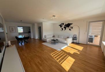 - EINZIEHEN UND WOHLFÜHLEN – NEUWERTIGE, ANSPRECHENDE 4-ZIMMER-WOHNUNG IN PFETTRACH, ALTDORF
