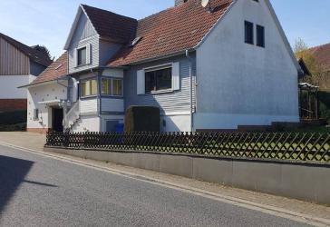 Haus mit Herz im Landschaftsstil