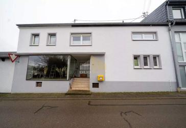 Wohn- und Geschäftshaus mit großem Innenhof und Ausbaupotenzial