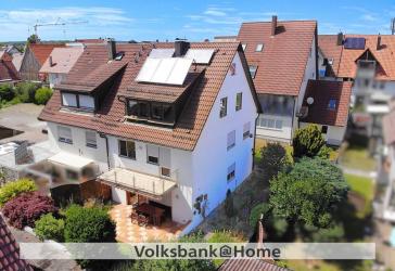 Teilweise modernisierte DHH in Gärtringen - Garage & Garten