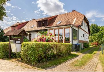 Doppelhaushälfte mit Einliegerwohnung und über 2.200 Quadratmetern Grundstück