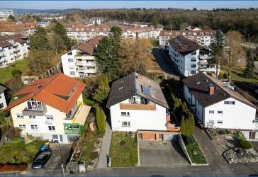 Großzügige 4,5 Zimmer Wohnung! Wfl. 120 qm, Balkonterrasse, Keller, Hobby, Garage, ruhige Lage Singen-Nord!