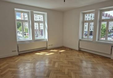 Helle, großzügig geschnittene Wohnung in denkmalgeschütztem Haus in München