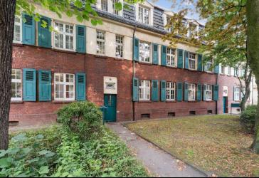 Gemültiche Dachgeschosswohnung mit Balkon in ruhiger Lage