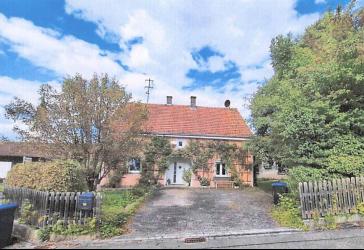 Großzügiges Einfamilienhaus auf 724 m² Grundstück mit Nebengebäuden in Oberneuching – Privatverkauf